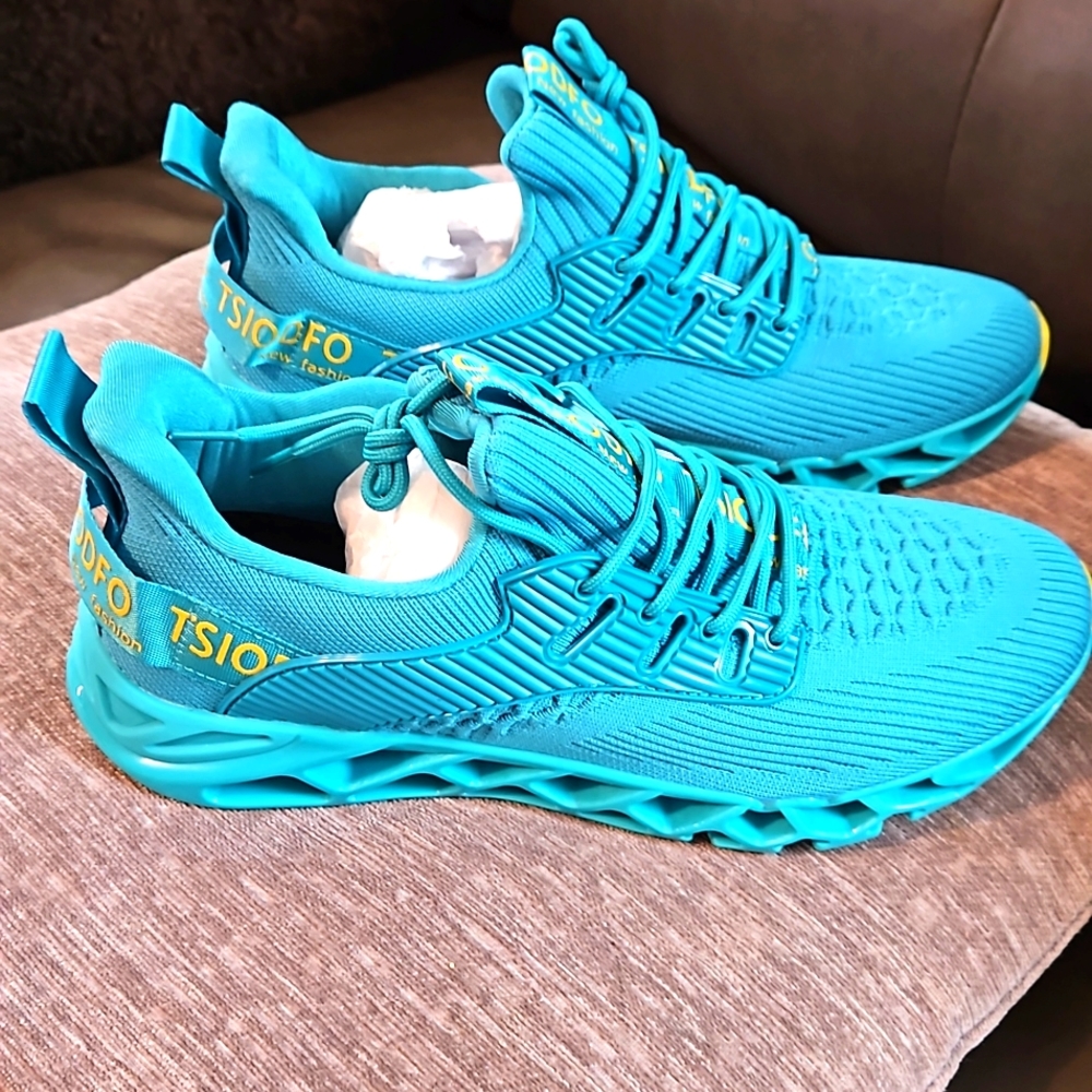 Tsiodfo sneakers